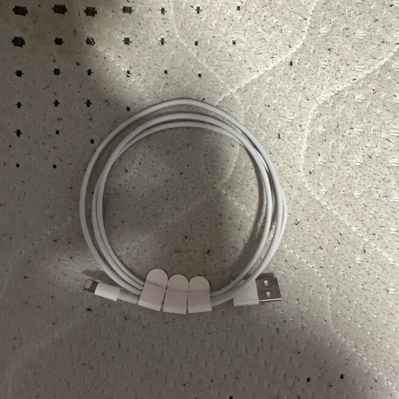 COPY - 3 Sets Of Cords + Apple Watch Charger + Amazon Basics Block - Picture 11 of 12